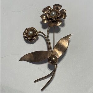 Cassiespells Vintage Floral Brooch with Pearls